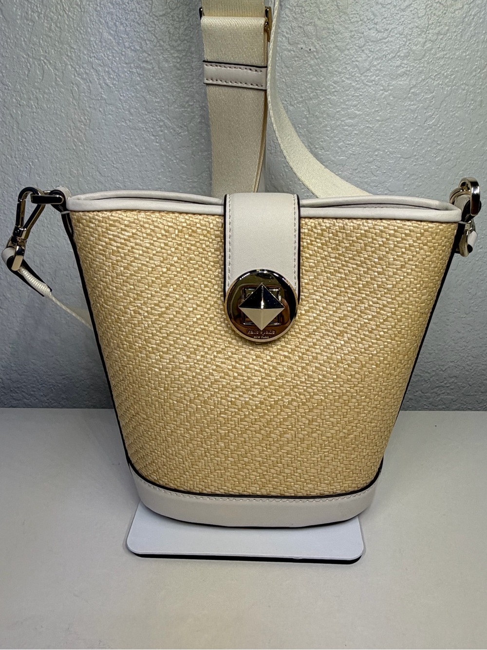 KATE SPADE STRAW BUCKET CROSSBODY BAG - Picture 2 of 13
